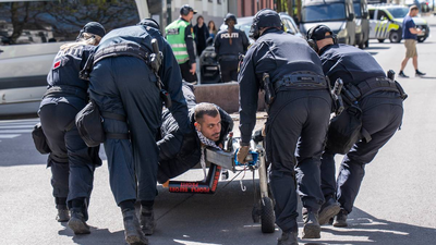 Demonstranter fjernet fra Norges Bank