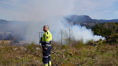 Kontroll på terrengbrann i Skien